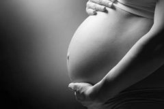 美国助孕妈妈在孕期再次怀孕 文章缩略